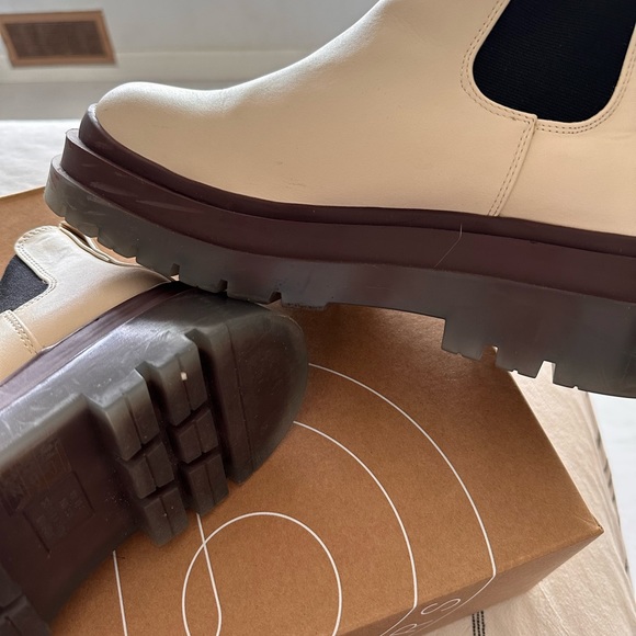 UO Chunky Chelsea Platform Boot Size 9 - Picture 11 of 13